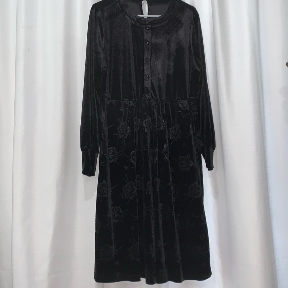 BloomChic sz 14-16 NWT black velvety, long sleeve dress hidden pockets!